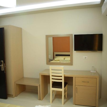 Hotel Pogradeci ภายนอก รูปภาพ