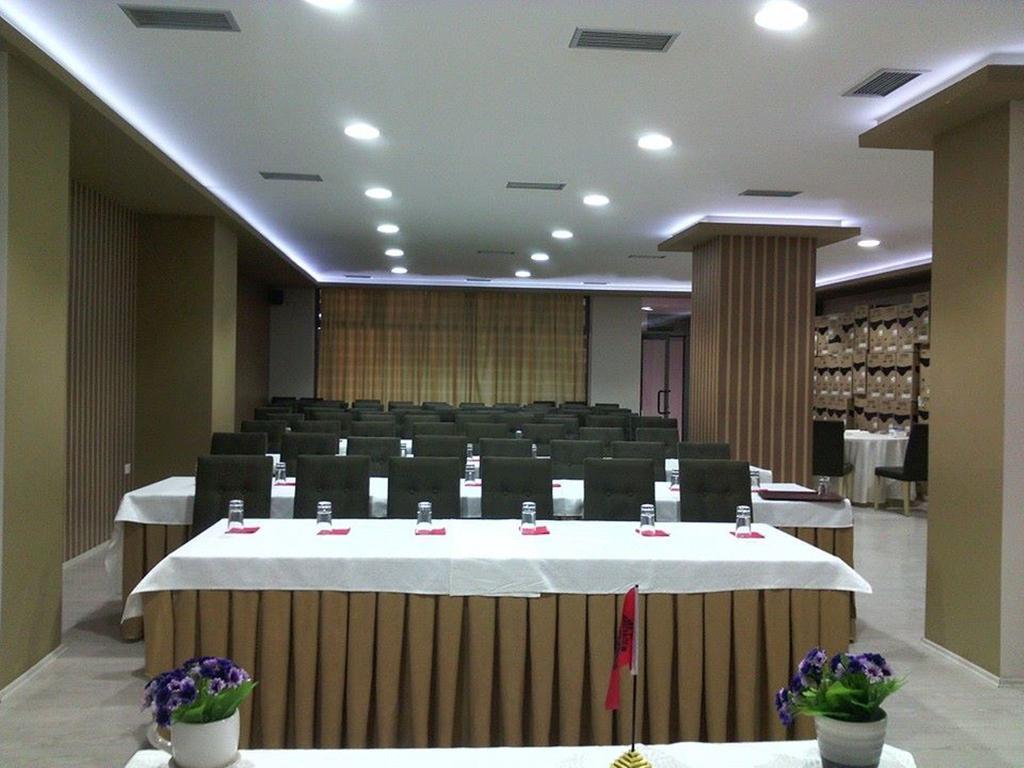Hotel Pogradeci ภายนอก รูปภาพ