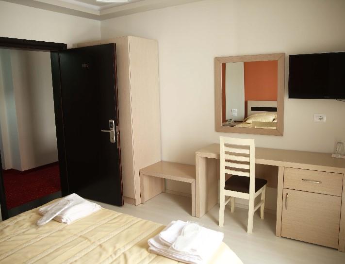 Hotel Pogradeci ภายนอก รูปภาพ