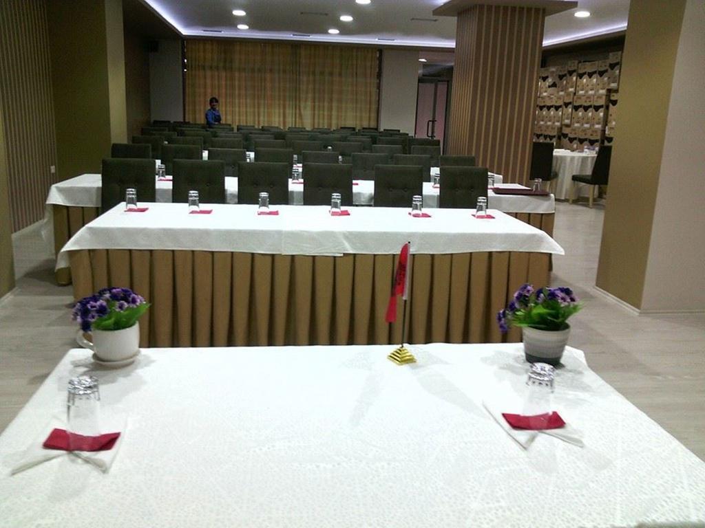 Hotel Pogradeci ภายนอก รูปภาพ